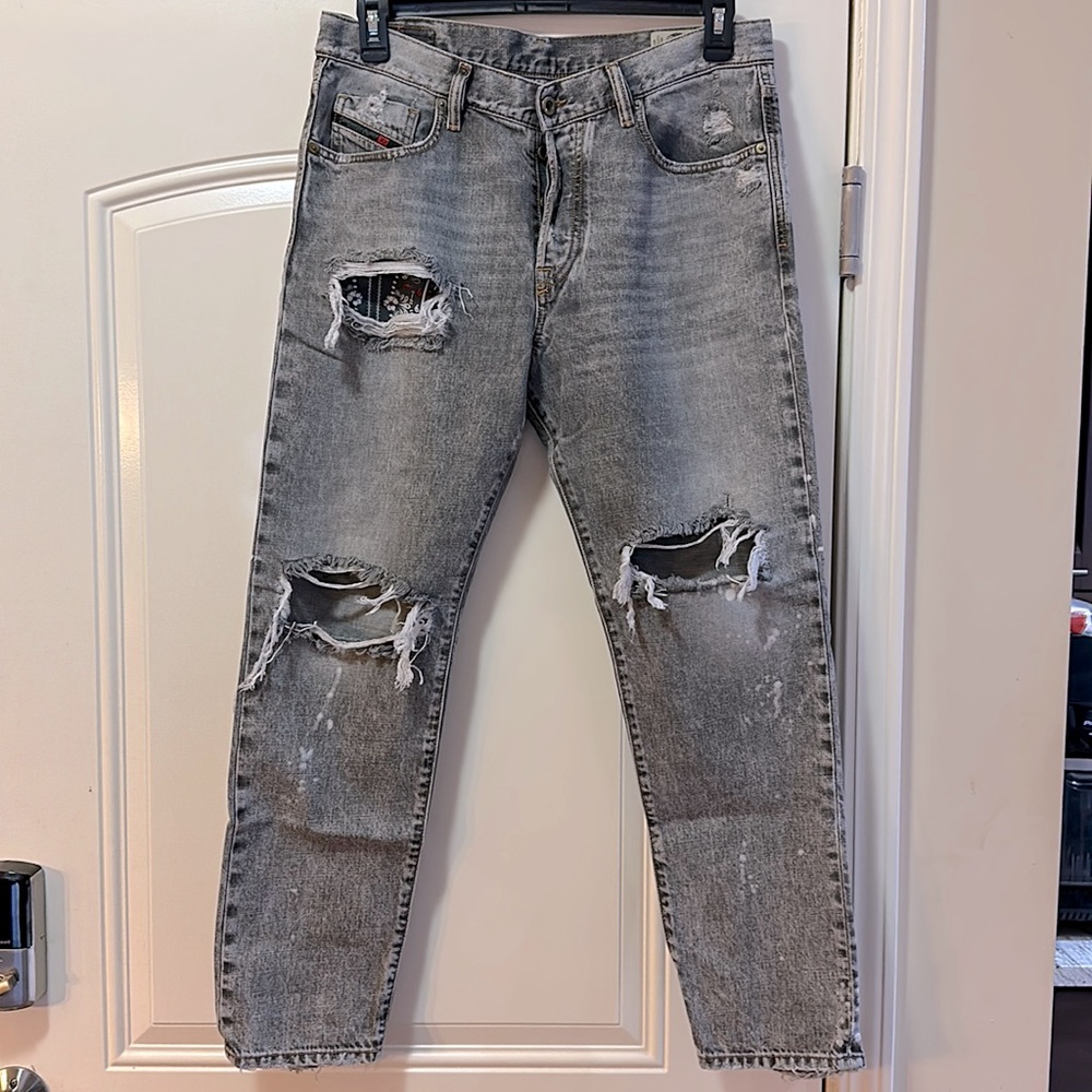 Diesel Ind Maharky 33x32 blown out knee gray washed denim. Slim-Skinny 10/10👌🏽
